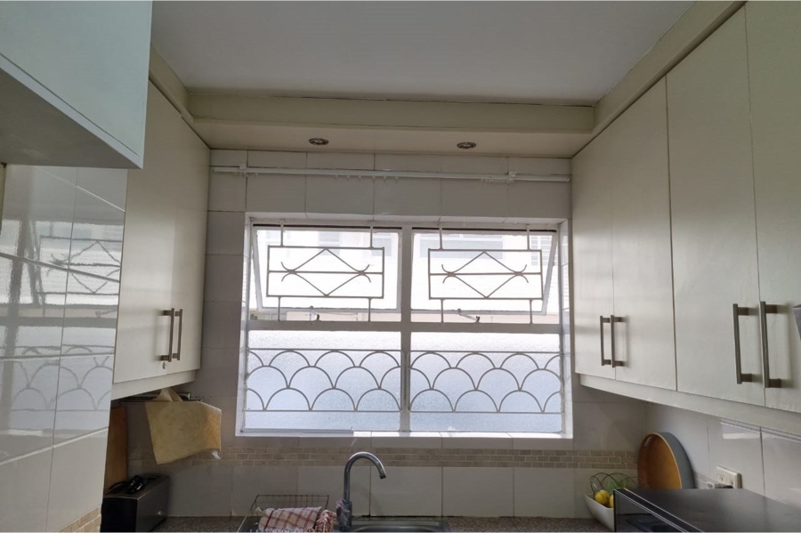 To Let 2 Bedroom Property for Rent in Green Point Western Cape